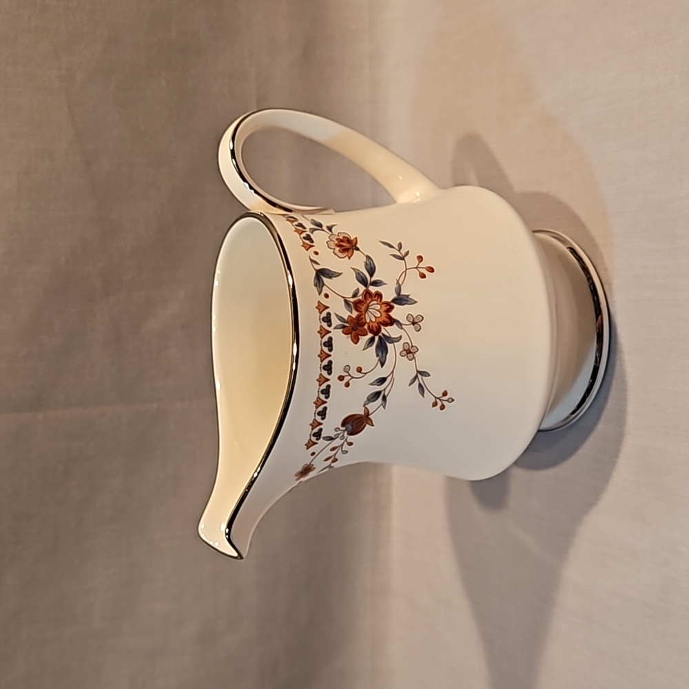 NEW Noritake Adagio 7237 Creamer